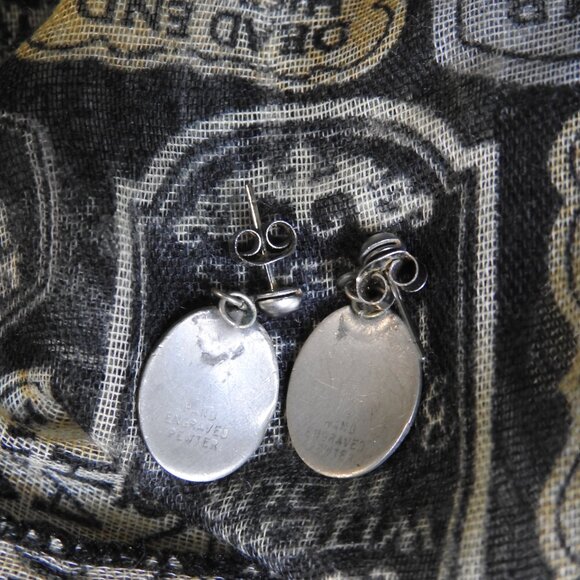 Nobska Craftsman Vintage Engraved Pewter Chrysanthemum Flower Earrings - Picture 8 of 9